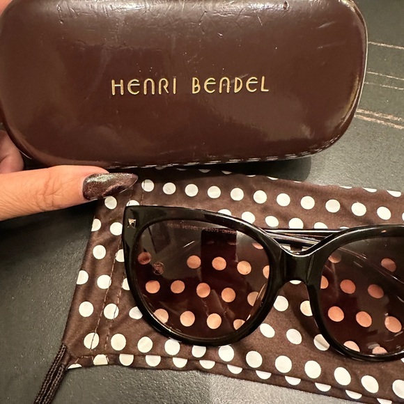 HENRI BENDEL Decked Out Ombre Round Women's Sunglasses - Picture 9 of 11